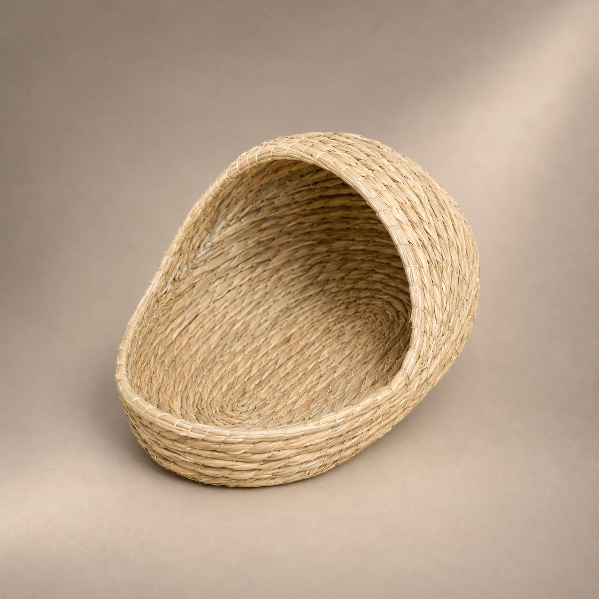 Panier pour petit chat en osier