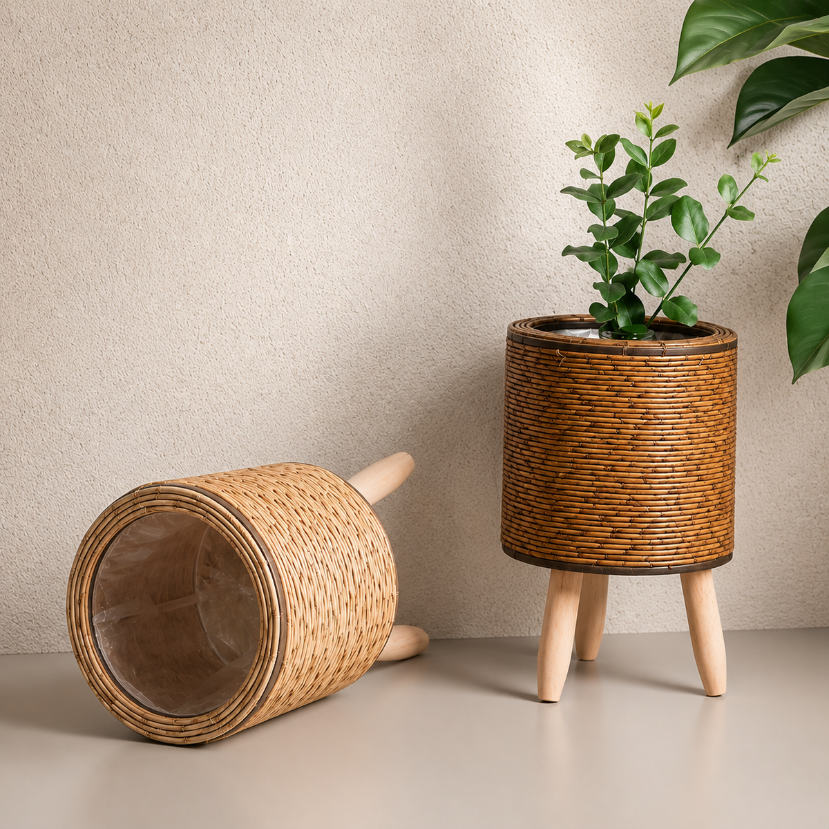 Cache-pot sur pied cylindre en osier – vue 4
