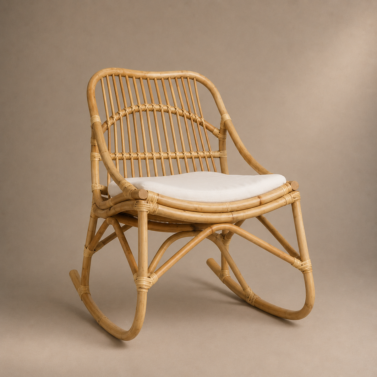 Chaise d'appoint en osier tressé