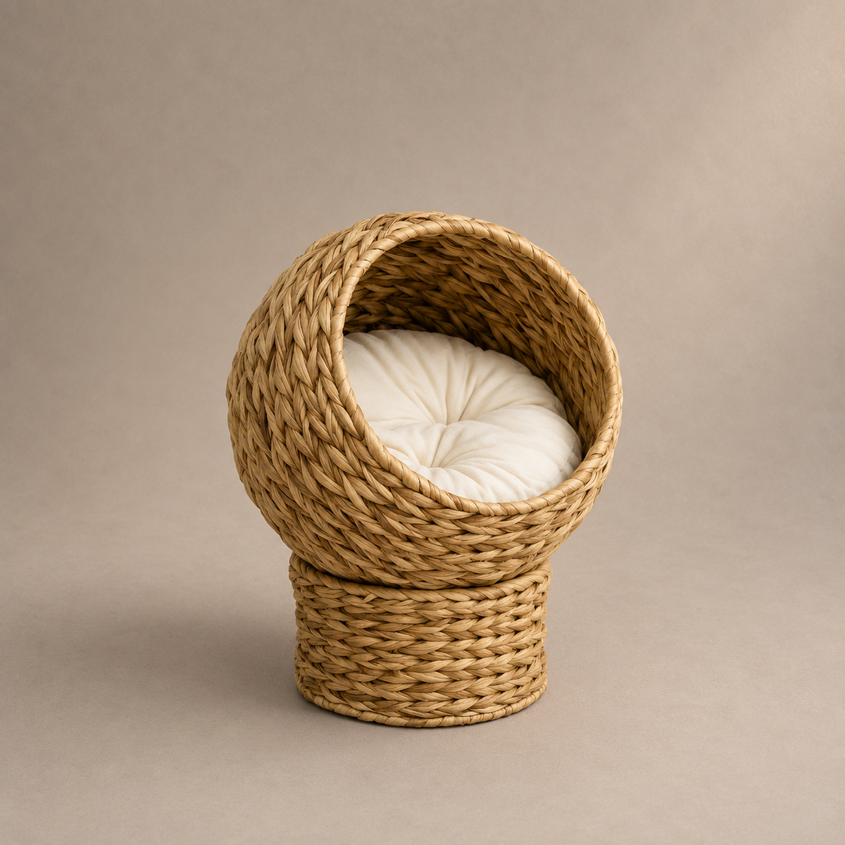 Panier surélevé pour chat en osier tissé a la main